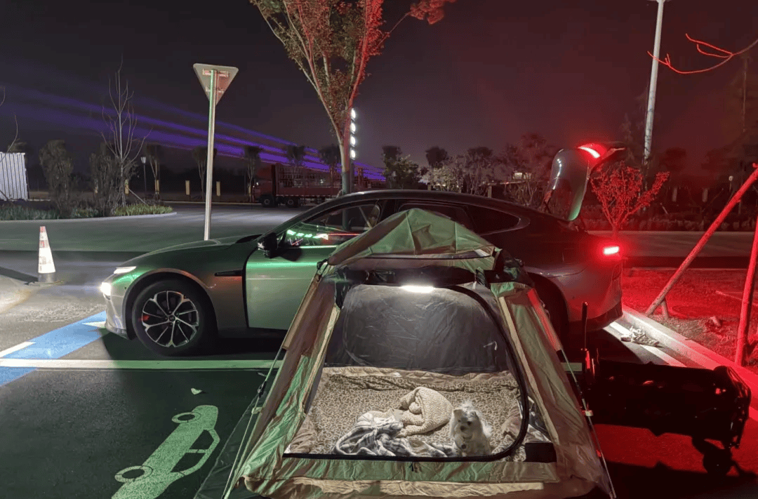 国庆期间年轻人旅行掀起“帐篷过夜”热潮冰球突破豪华版app不住酒店住帐篷！(图3)